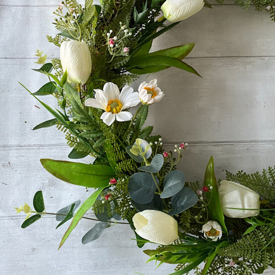 idea%5Fupdate%2Dspring%2Dwreath%2Dwith%2Dtulips%2D01.jpg?sw=554&q=85