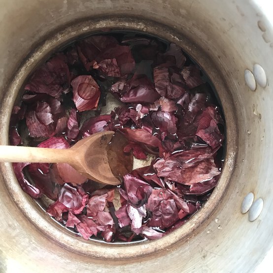 natural_dye_reusable_bags_step-3.jpg?sw=554&q=85