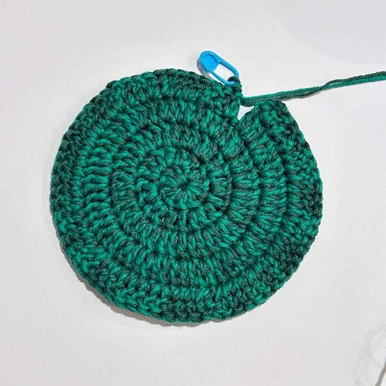 ideas%5Fhow%2Dto%2Dcrochet%2Dan%2Damigurumi%2Dfrog%5Flily%2Dpad%2D2.jpg?sw=554&q=85