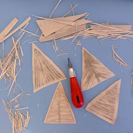 Idea_how-to-make-lino-print-gift-wrap_step6b.jpg?sw=554&q=85