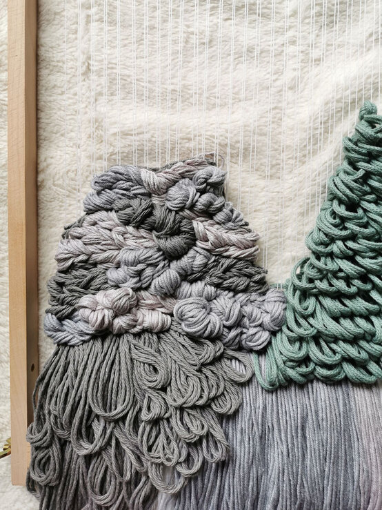 christmassceneweaving_step-16_2.jpg?sw=554&q=85