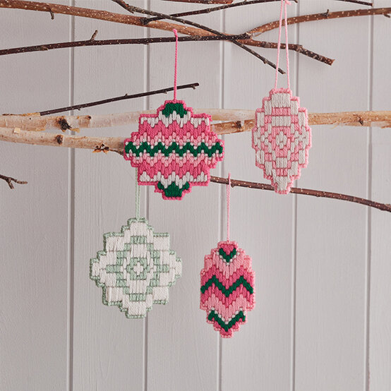 bargello-christmas-tree-decs.jpg?sw=554&q=85