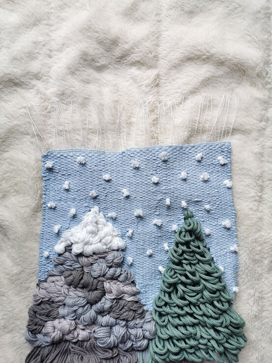 christmassceneweaving_step-24_1.jpg?sw=554&q=85