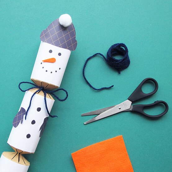 table-dec-cracker-6-f.jpg?sw=554&q=85