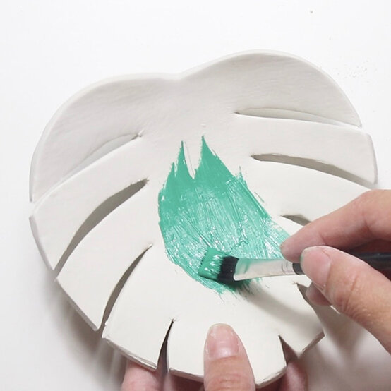 clay-leaf-trinket-dish-6.jpg?sw=554&q=85