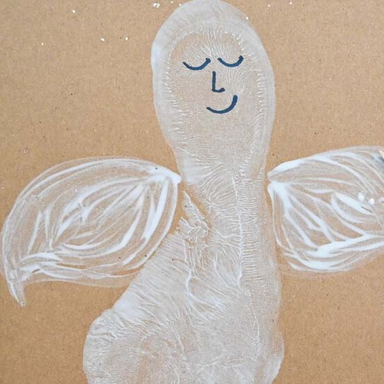 ideas%5Fhow%2Dto%2Dmake%2Dhand%2Dand%2Dfootprint%2Dchristmas%2Dcards%5Fangel%5F5.jpg?sw=554&q=85