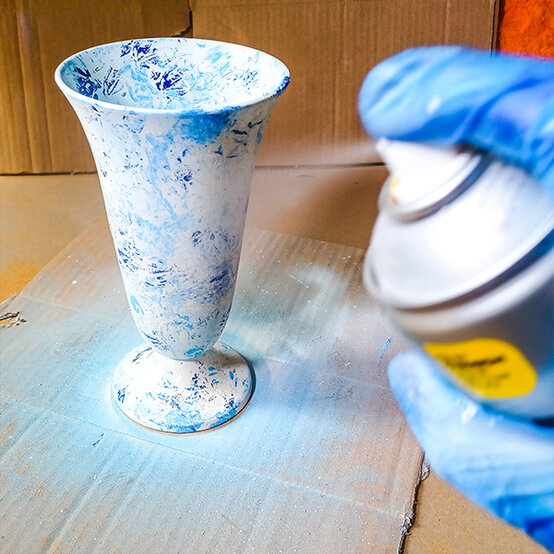 Montana%20Spray%20Paint%20Vase_Step10b.jpg?sw=554&q=85