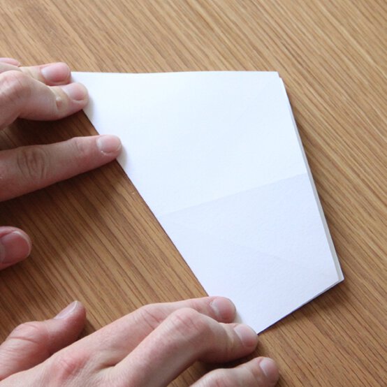 Origami-Star-Garland_Step1.jpg?sw=554&q=85