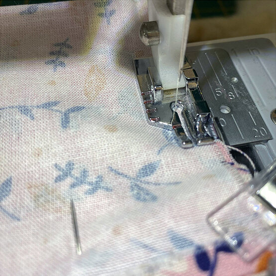 how-to-sew-a-quilted-makeup-bag_step15.jpg?sw=554&q=85