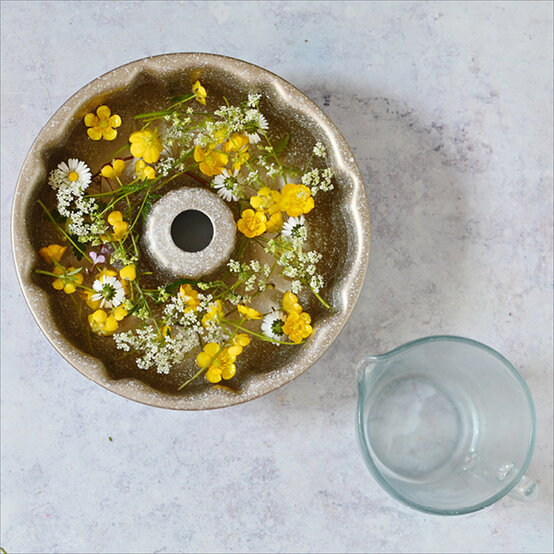 botanical-bundt_ice-play-ideas-14.jpg?sw=554&q=85