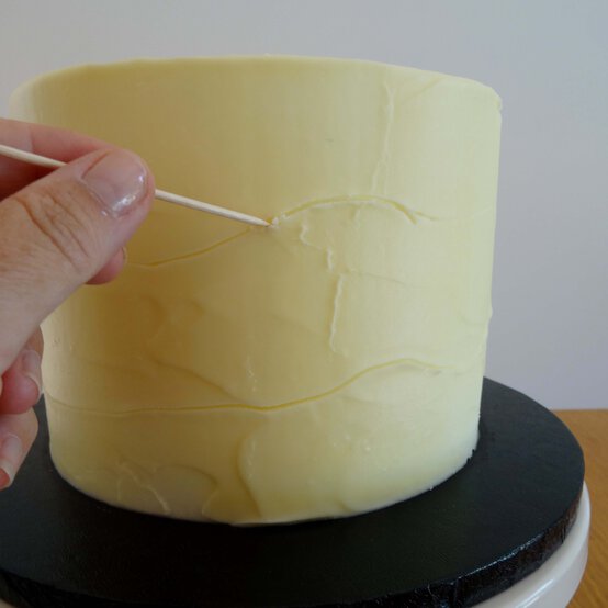 halloween-fault-line-cake-step-1.jpg?sw=554&q=85