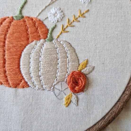 idea%5Fautumn%2Dembroidery%2Dprojects%2Dto%2Dtry%2Dhoop%5Fstep%2D02.jpg?sw=554&q=85