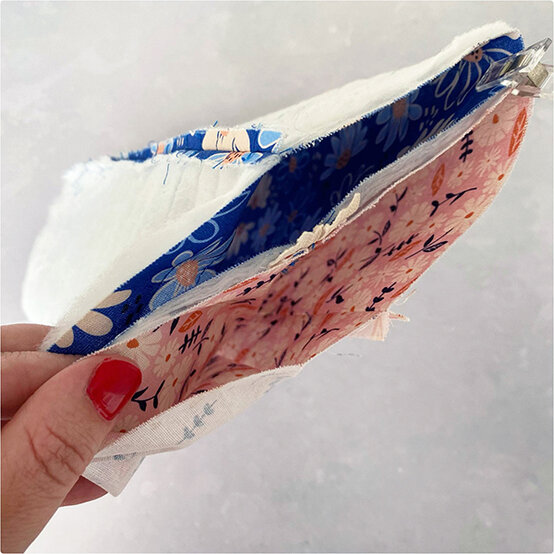 how-to-sew-a-quilted-makeup-bag_step14a.jpg?sw=554&q=85