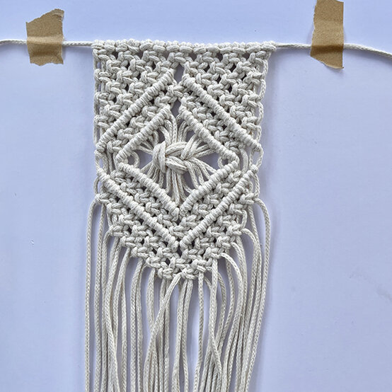 Idea_How-to-Make-a-Wedding-Macrame-Bouquet-Wrap_Step26.JPG?sw=554&q=85