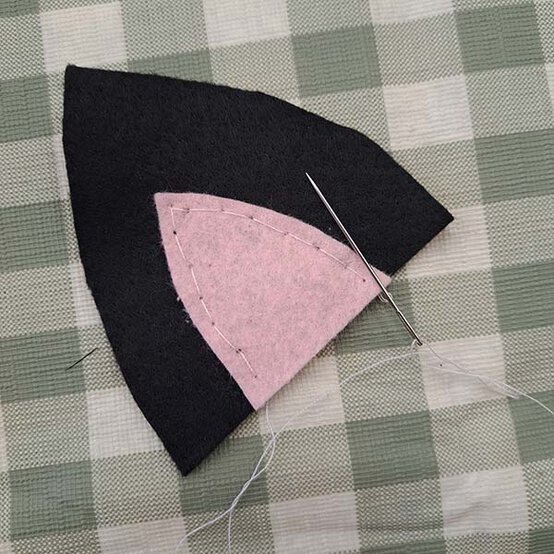 ideas%5Feasy%2Dhalloween%2Dcostumes%2Dfor%2Dkids%5Fcat%2Dears%2Dstep%2D1b.jpg?sw=554&q=85