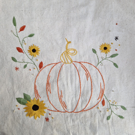 idea%5Fautumn%2Dembroidery%2Dprojects%2Dto%2Dtry%2Dcushion%5Fstep%2D02.jpg?sw=554&q=85