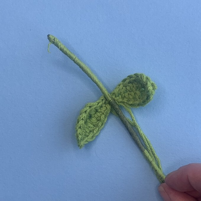 How-to-Crochet-Flowers_Leaf%20Position.JPEG?sw=680&q=85