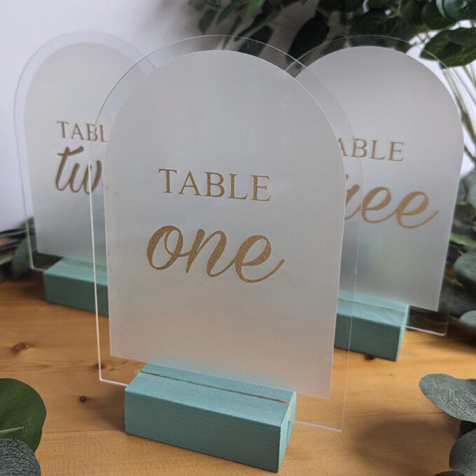 idea_cricut-how-to-make-a-table-number-sign_step5c.jpg?sw=680&q=85