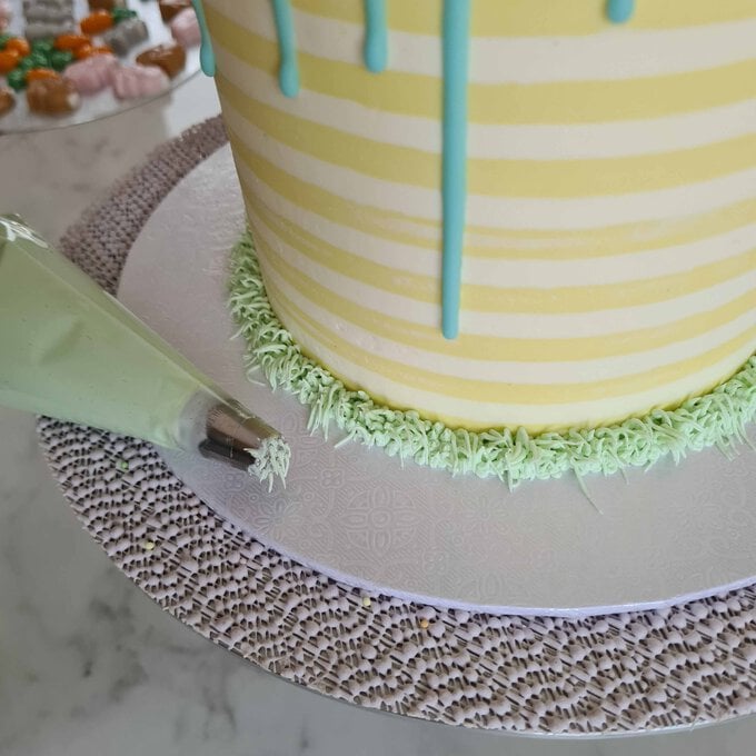 Idea_how-to-make-a-layered-easter-cake_step6c.jpg?sw=680&q=85
