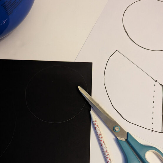 idea_personalised-halloween-balloons-witch_step4a.jpg?sw=554&q=85