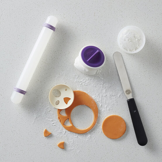 600x600_GSI_Cake_Decorating_step3.jpg?sw=554&q=85