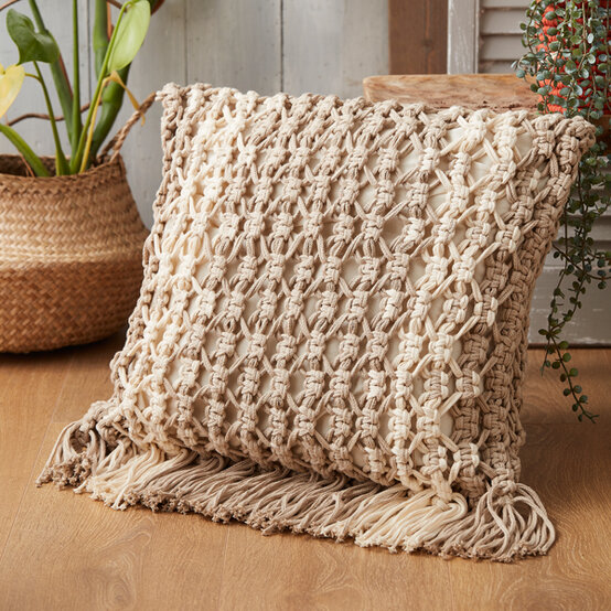 idea_home-decor-knit-patterns_macramecushion.jpg?sw=554&q=85
