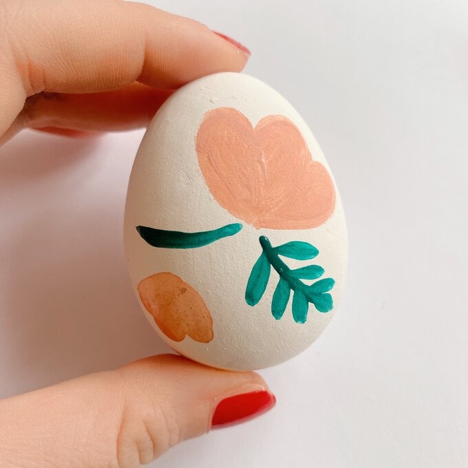 how-to-make-floral-painted-eggs-3.jpg?sw=680&q=85