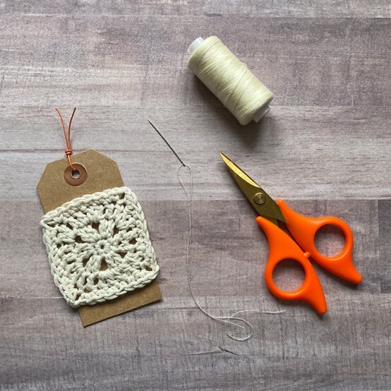 idea_knitting-pattern-scrapbook_step6b.jpg?sw=554&q=85