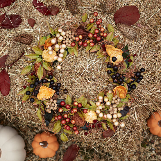 Autumn%20Craft%20Ideas_Autumn%20Wreath.jpg?sw=554&q=85