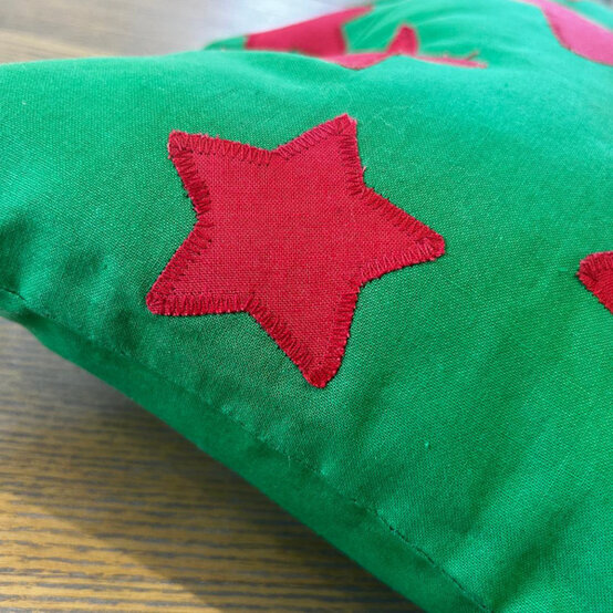 idea%5Fhow%2Dto%2Dsew%2Dchristmas%2Dtree%2Dcushions%5Fstep%2D06.jpg?sw=554&q=85