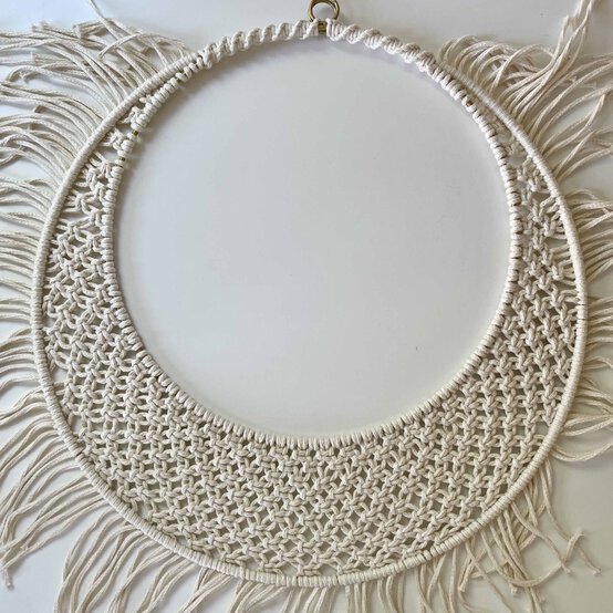 Idea_how-to-make-a-christmas-macrame-wreath_step11e.jpg?sw=554&q=85