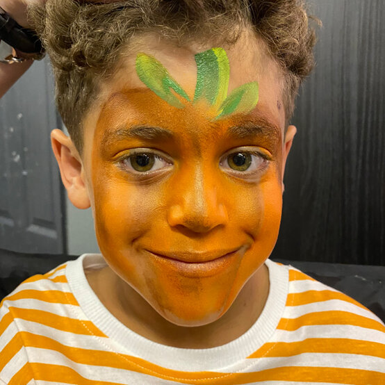 idea_halloween-face-paint-ideas-pumpkin_step3b.jpg?sw=554&q=85