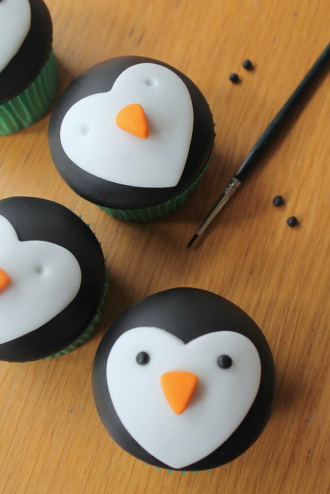penguin-cupcakes5.jpg?sw=680&q=85