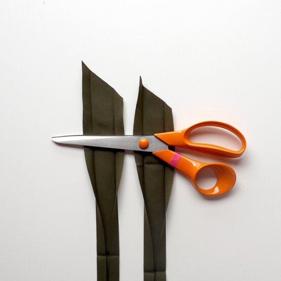 How_to_Make_Flags_Bunting_step%206.jpeg?sw=554&q=85