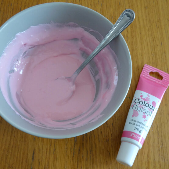 funfetti-ice-cream-cake_step11.jpg?sw=554&q=85