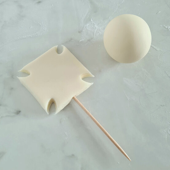 idea_how-to-make-a-coronation-cake_step14b.jpg?sw=554&q=85