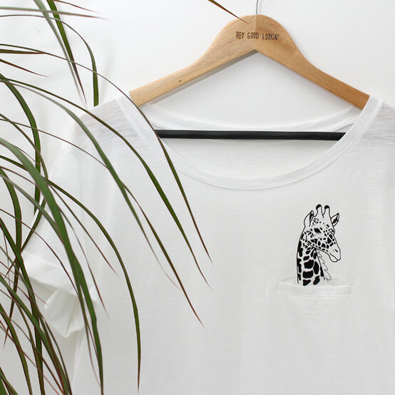 giraffe-t-shirt-image_square.jpg?sw=554&q=85