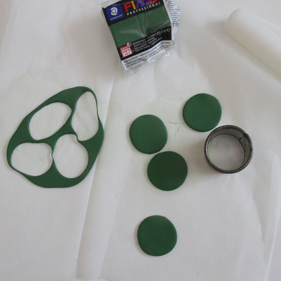 idea_how-to-make-a-fimo-clay-photo-frame_step7a.jpg?sw=554&q=85