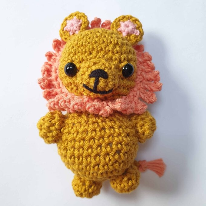 Idea_how-to-crochet-a-safari-mobile_step3.jpg?sw=680&q=85