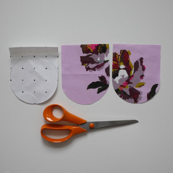 how_to_make_a_drawstring_coin_purse_step2.jpg?sw=554&q=85