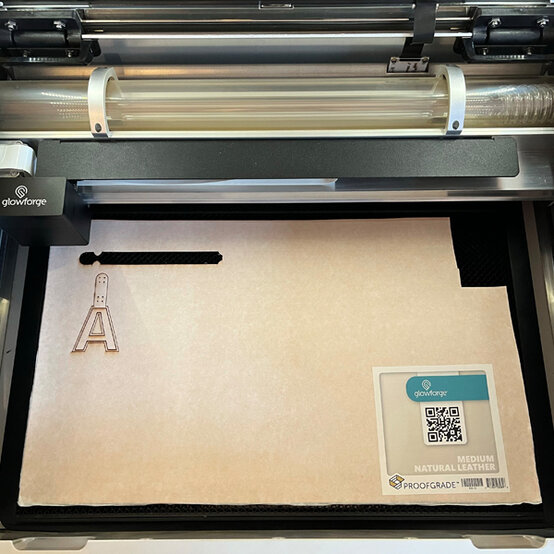 idea_glowforge-how-to-make-personalised-keyrings-photo_step1.jpg?sw=554&q=85