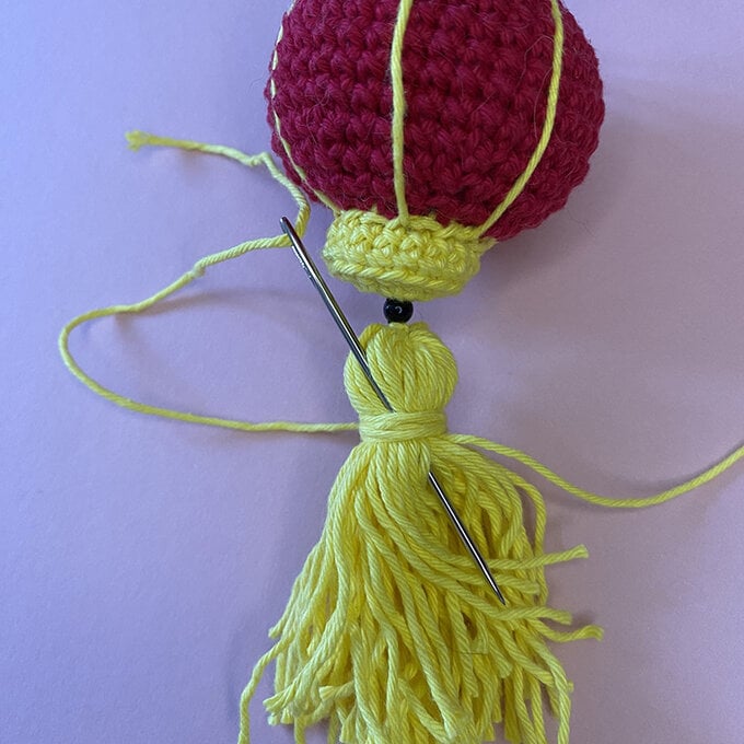 Idea_how-to-crochet-an-amigurumi-rabbit_Tassel6.jpg?sw=680&q=85