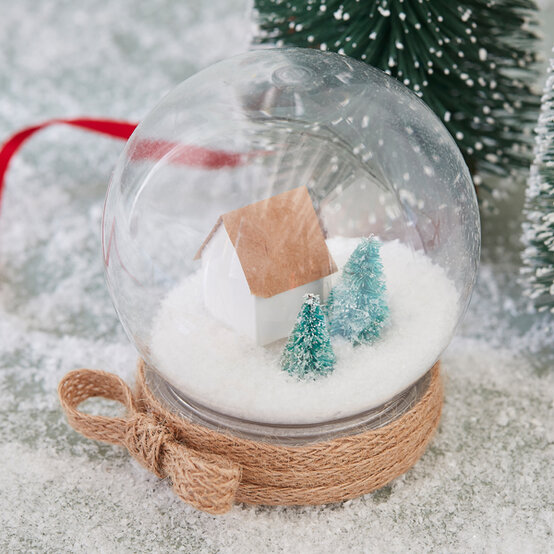 12-makes-cricut-snowglobe-sq.jpg?sw=554&q=85