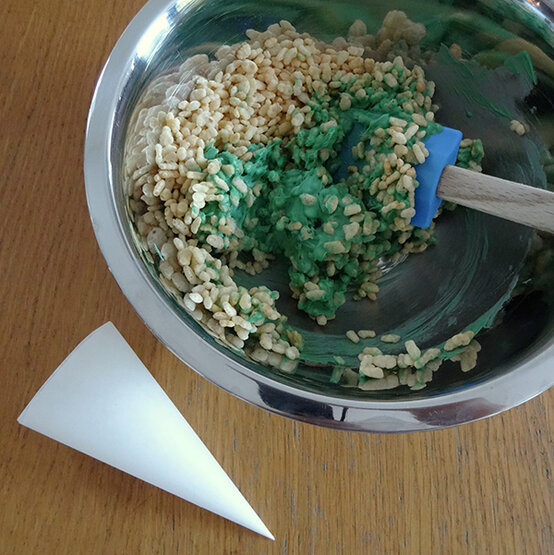 xmas-baking-lucy-caravan-cake14.jpg?sw=554&q=85