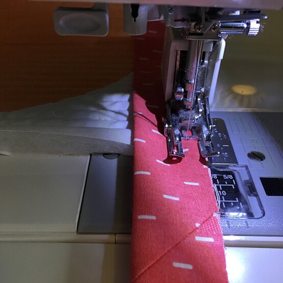 modern-quilted-wall-hanging-step20.jpeg?sw=554&q=85