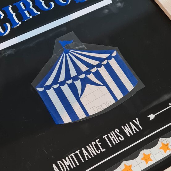 cricut_how-to-make-an-adhesive-vinyl-sign_step8b.jpg?sw=554&q=85