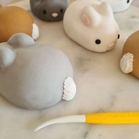 Idea_how-to-make-bunny-mini-cakes_step4d.jpg?sw=554&q=85