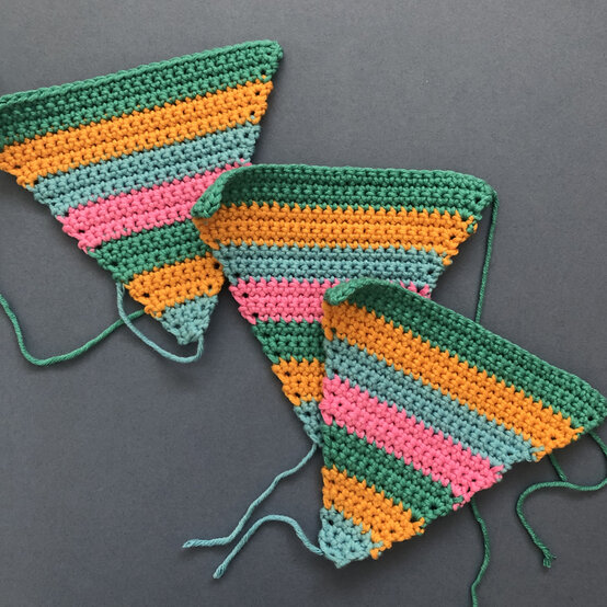 how_to_crochet_bunny_bunting_stripe_bunting.jpg?sw=554&q=85
