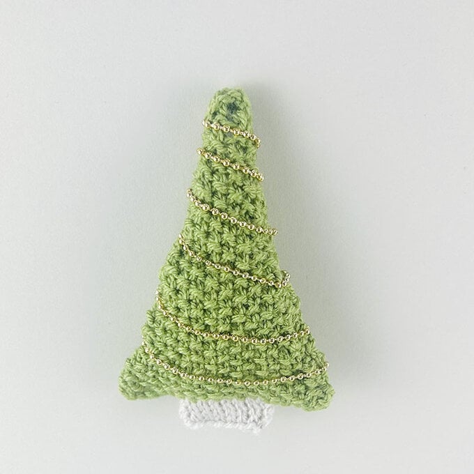 How-to-Knit-a-Christmas-Tree-Garland_design4a.jpg?sw=680&q=85