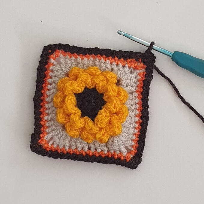 how-to-crochet-an-autumn-dog-coat_granny-square1.jpg?sw=680&q=85